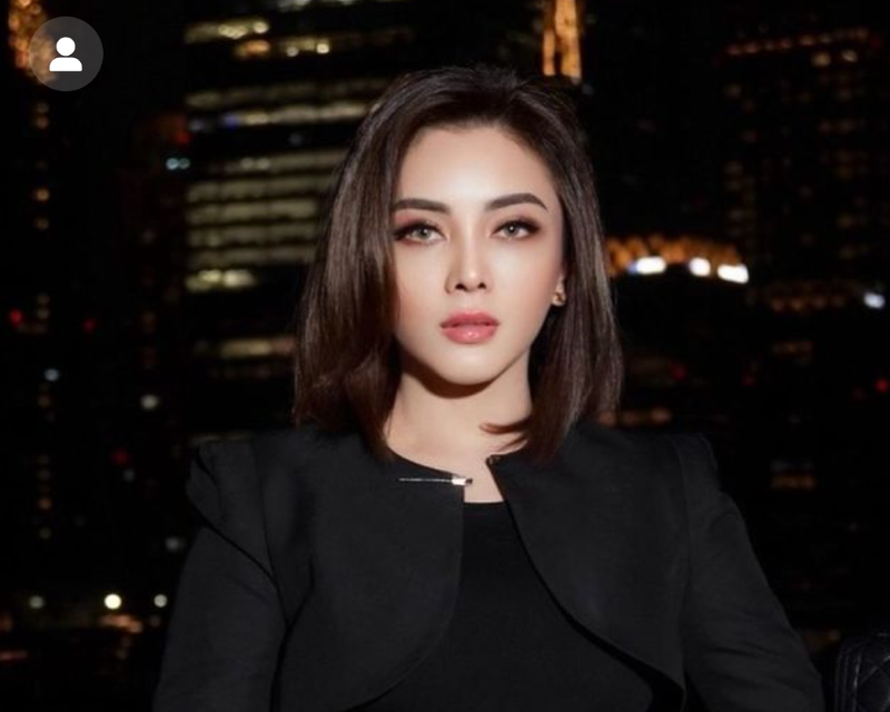 Dhena Devanka Setelah Melakukan Operasi Plastik di Wajahnya.