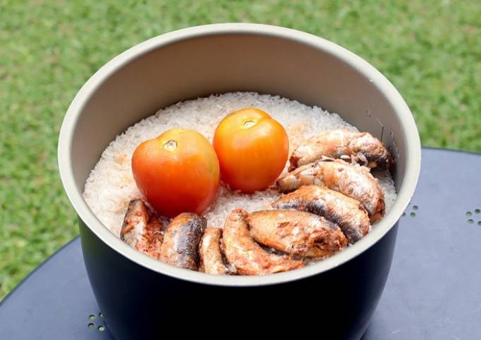 Resep nasi sarden rice cooker yang nagih disantap saat menu sahur.
