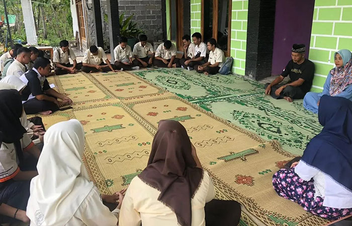PENGABDIAN: Pelajar SMK Muspla Gunungkidul menggabungkan dakwah kultural di masyarakat, sekaligus menyukseskan PPDB di salah satu rumah warga pada akhir bulan lalu.