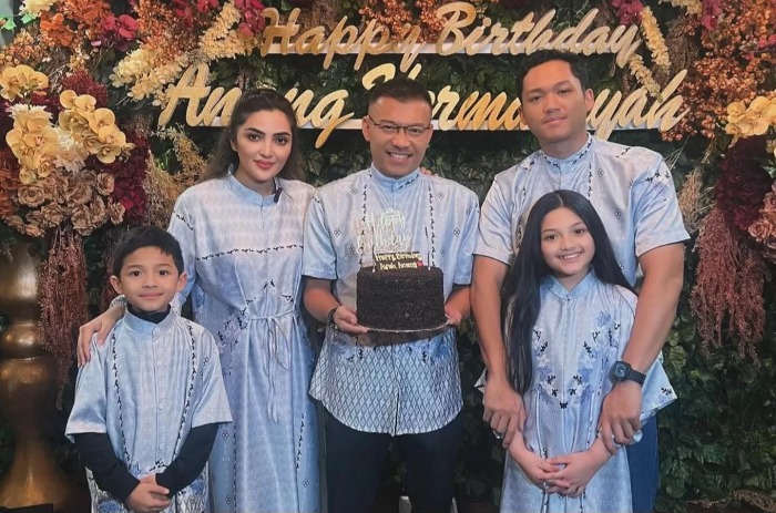 Perayaan ulang tahun Anang Hermansyah ke-55 tahun bersama keluarga.