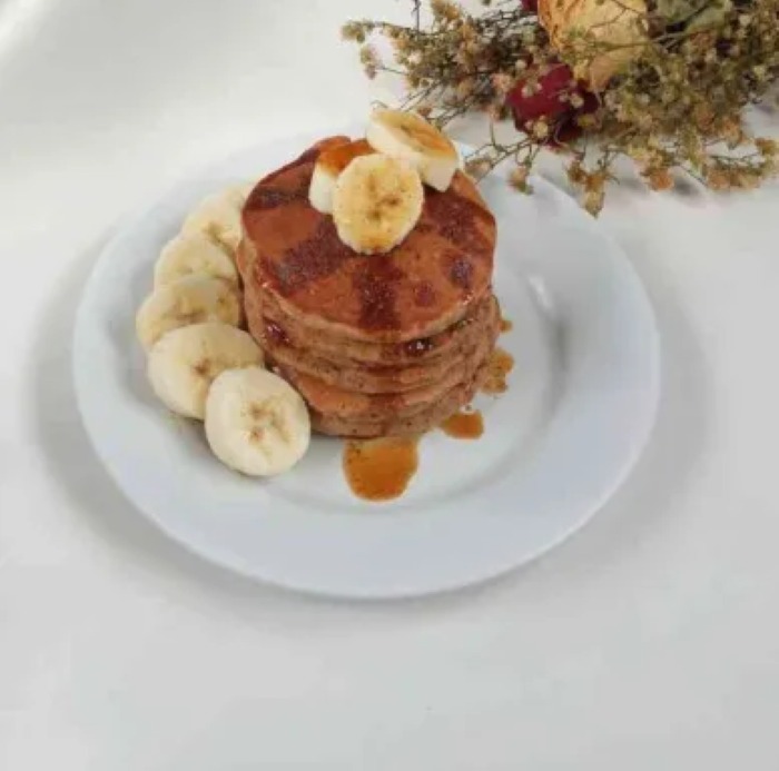 Sajian pancake oat pisang yang pas untuk menu berbuka puasa