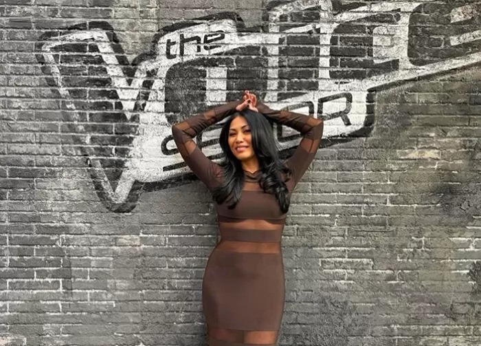 Anggun menjadi salah satu artis pertama yang tampil di panggung internasional The Voice Kanada dan The Voice Italia.
