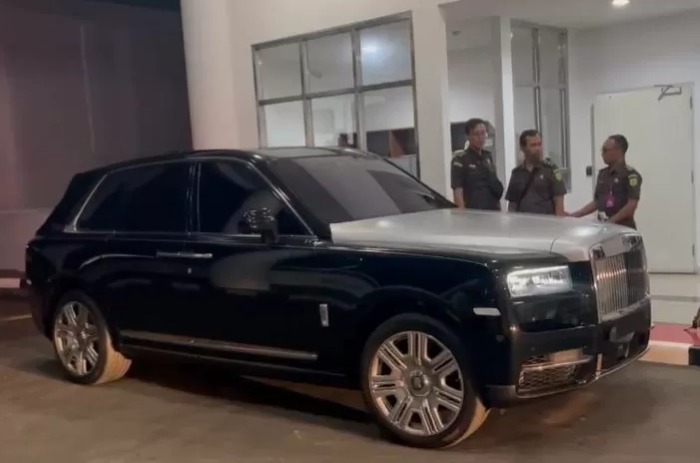 Mobil Harvey Moeis disita penyidik Jampidsus Kejaksaan Agung, Senin (1/4/2024).
