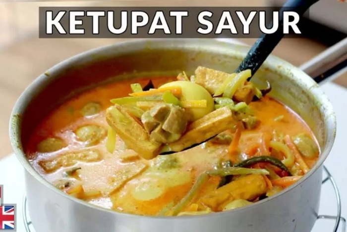 Ketupat sayur.
