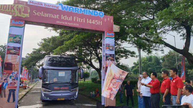 Belasan ribu pengusaha Warmindo diberangkatkan mudik gratis oleh Indomie.