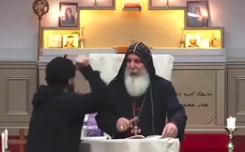 Detik-detik bocah 15 tahun serang uskup di Gereja Christ The Good Shepherd, Sydney, Australia.