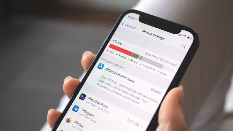 Ilustrasi menghemat penyimpanan iPhone agar tidak cepat penuh.