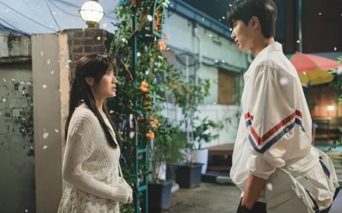 Terus Menarik Perhatian, Drama Korea Lovely Runner Capai Rating Terbaik.