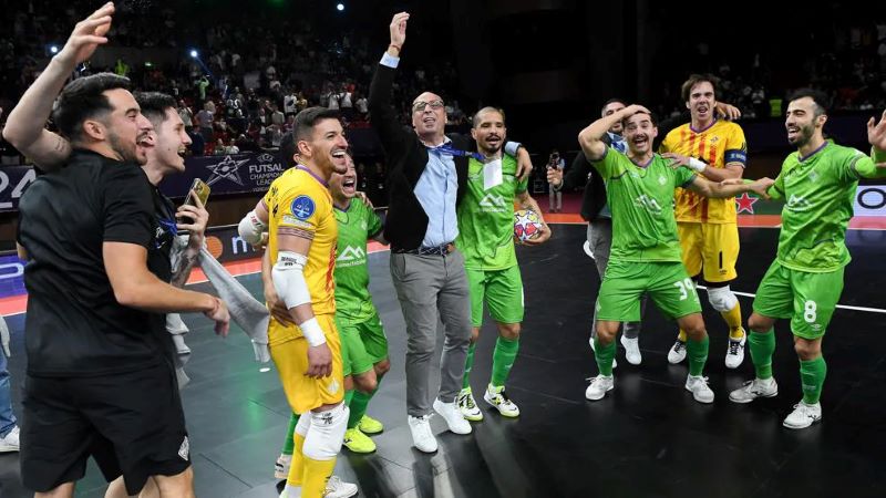 Coach Antonio Vadillo Bersama Para Pemain Palma.