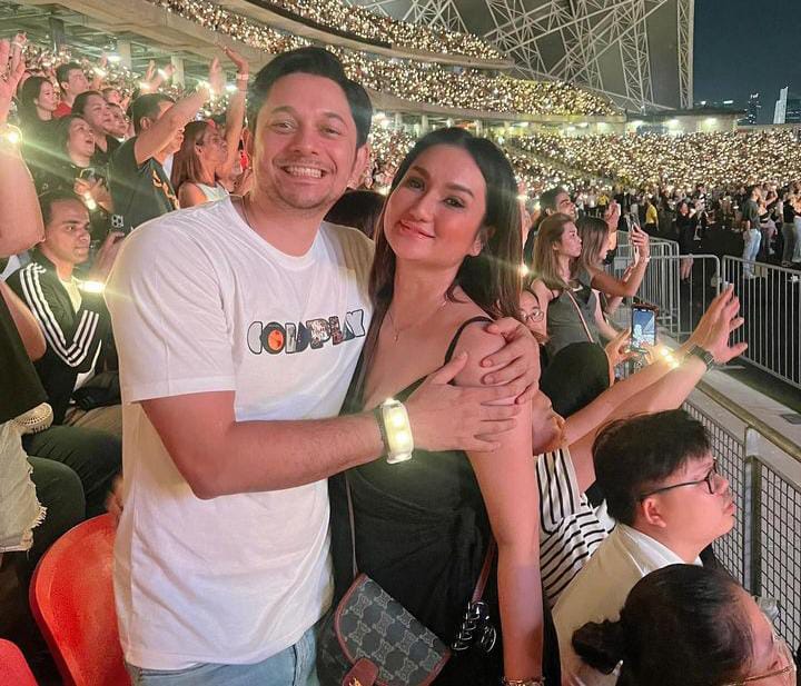 Tengku Dewi Putri dan Andrew Andika. Tengku Dewi Putri mengamuk dan membongkar dugaan perselingkuhan suaminya, Andrew Andika, melalui unggahan di media sosial.