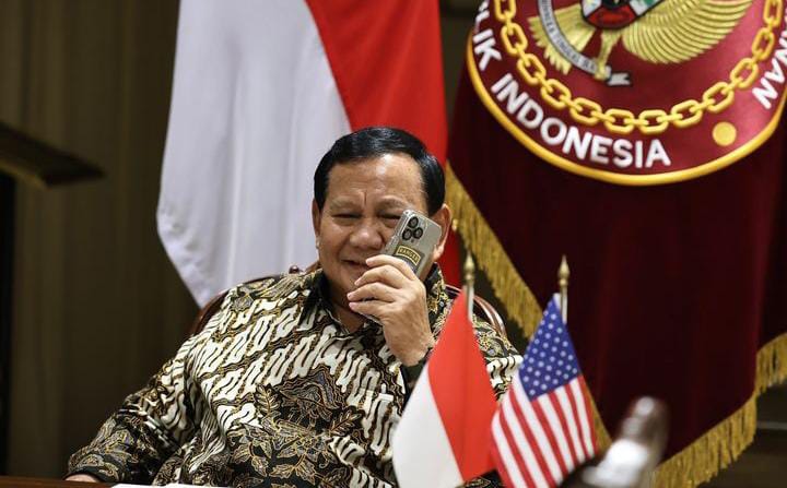 Prabowo Subianto berjanji akan bekerja untuk mensejahterakan seluruh rakyat Indonesia. Sebab itu merupakan komitmennya saat terpilih menjadi pemimpin bangsa.