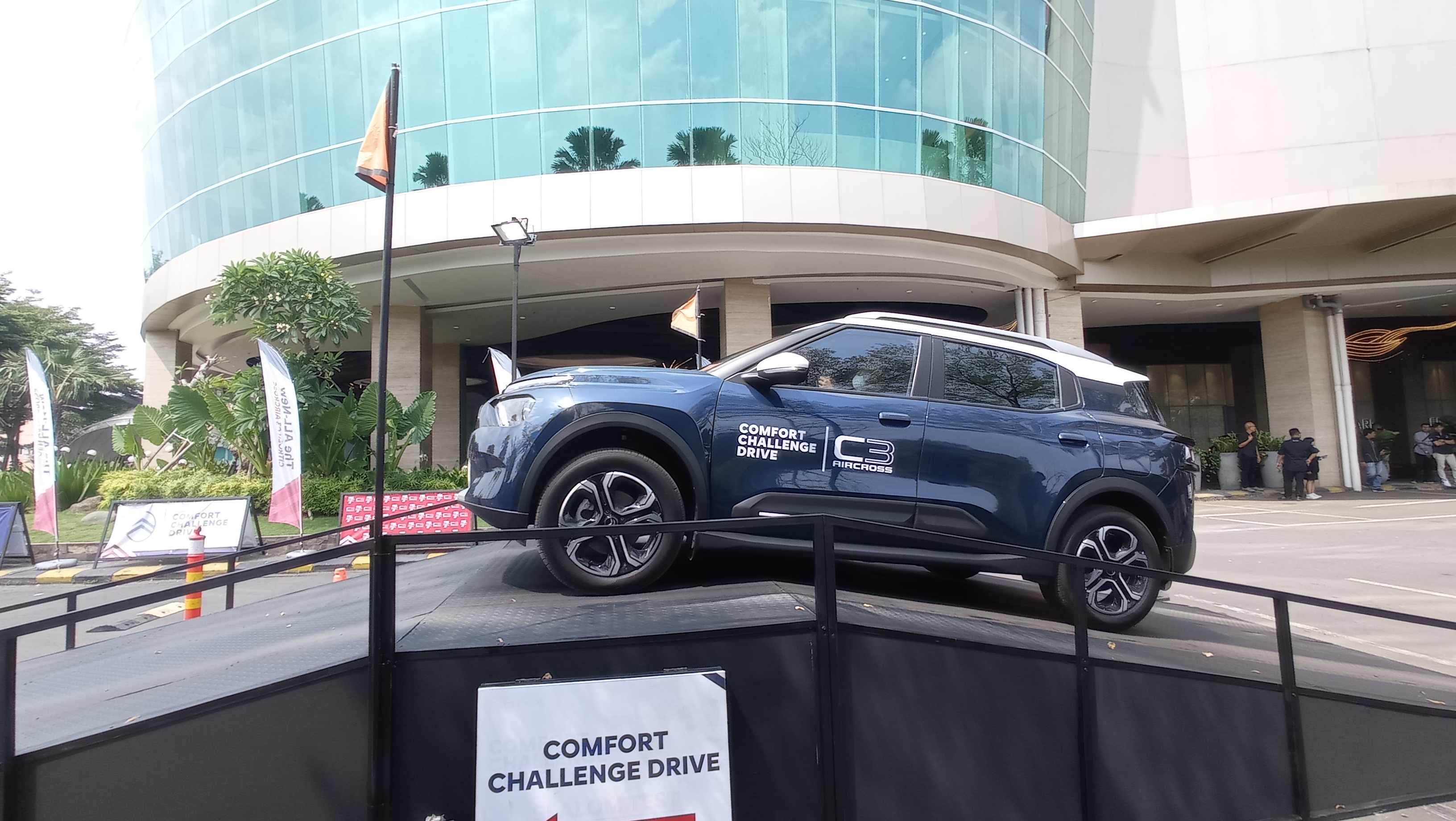 The All-new C3 Aircross SUV tetap nyaman dikendarai saat melewati berbagai rintangan