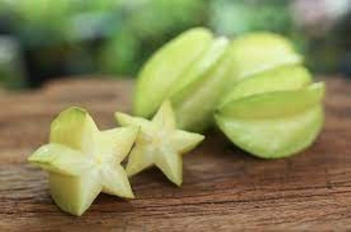 Belimbing merupakan salah satu jenis buah yang memiliki kandungan air yang cukup tinggi dan kaya akan vitamin C.