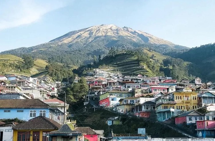 Nepal Van Java merupakan salah satu rekomendasi tempat wisata yang menyenangkan untuk tempat liburan dan healing di Magelang.