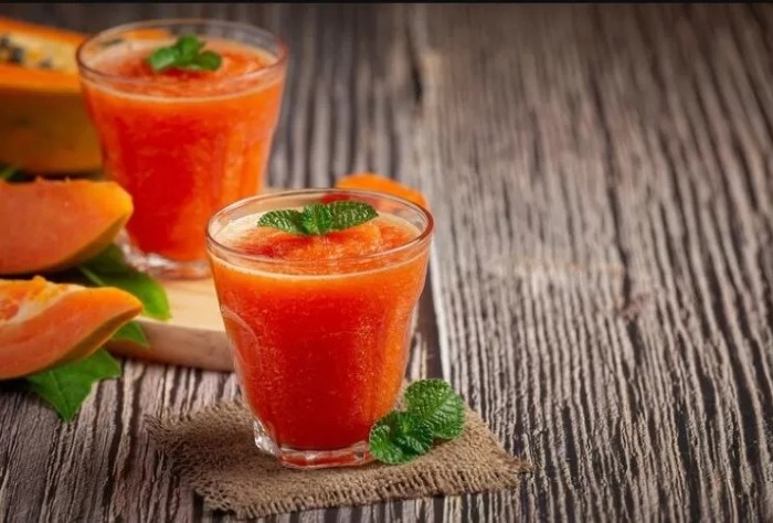 Smoothie papaya yang nikmat dan menyegarkan.