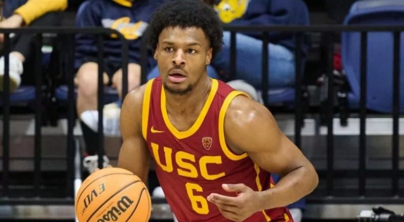 Bronny James Sedang Membela Timnya USC Trojans.