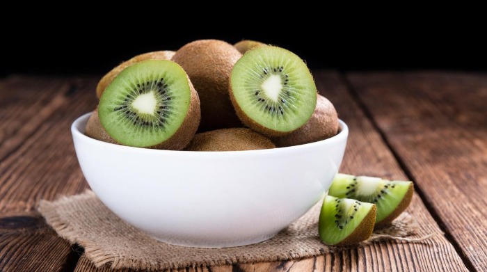 ilustrasi buah kiwi yang kaya akan vitamin C.