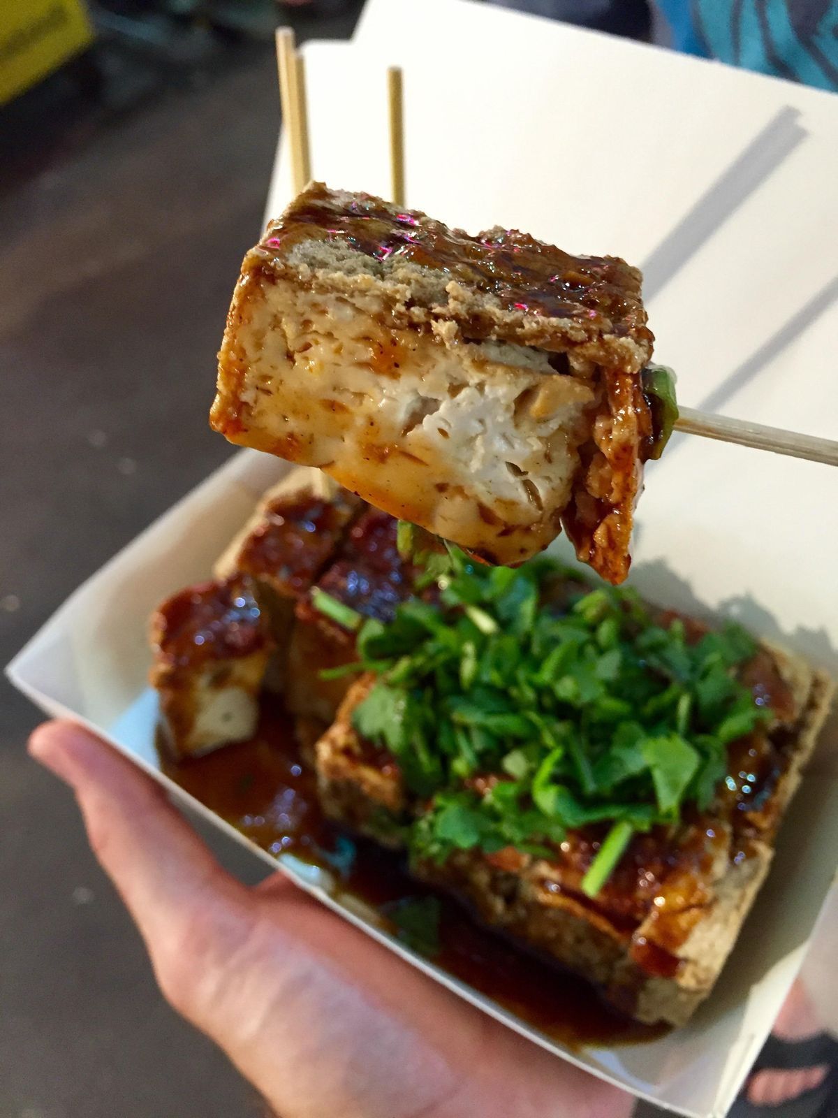 ilustrasi stinky tofu/tahu busuk/chou doufu asal china
