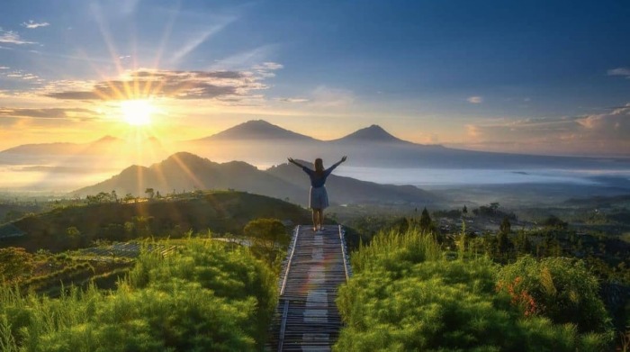 Terletak di lereng Tenggara Gunung Sumbing, Silancur Highland menawarkan pemandangan yang begitu indah dikelilingi pepohonan hijau.