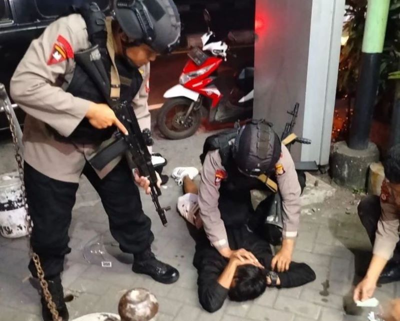 Pembobolan ATM BNI depan sekolah Al Azhar Sariharjo, Kec. Ngaglik, Sleman.