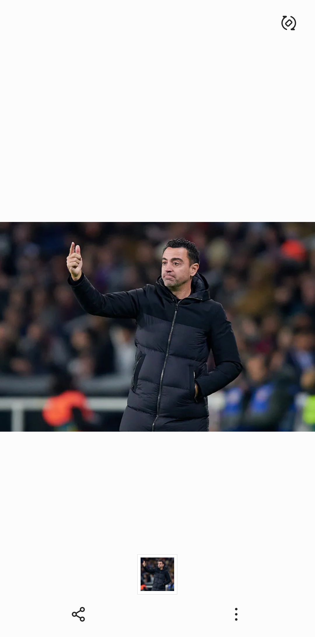 Xavi saat memberikan intruksi.
