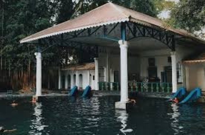 Salah satu wisata menarik di Boyolali bernama Umbul Pengging. (Wonosobo Zone)
