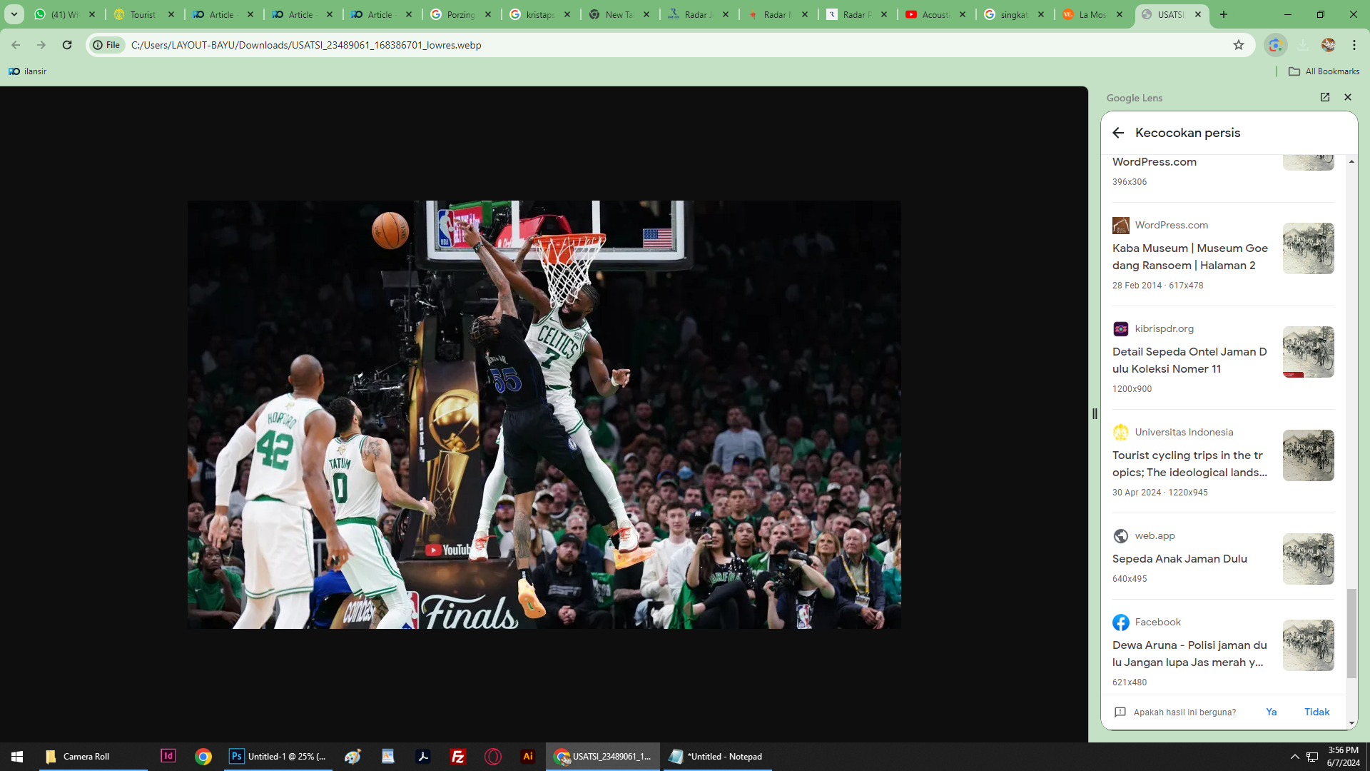 Jaylen Brown saat berhadapan dengan Derrick Jones.