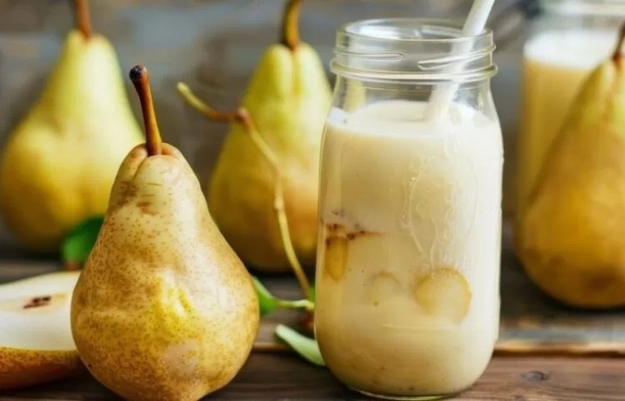Buah pir dan Smoothie pir. (Jawa Pos)