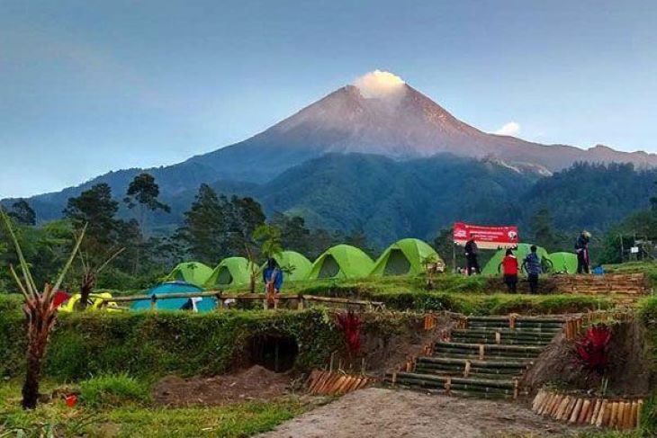 Kali kuning dengan background gunung merapi. ( Foto dari pinterest )