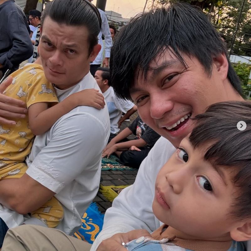 Baim Wong posting foto saat shola tied tanpa Paula.