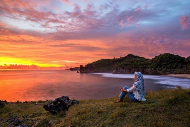 Pantai widodaren. ( Foto dari pinterest )