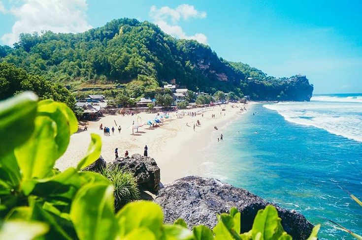 Pantai Pok Tunggal di Gunungkidul (pinterest)