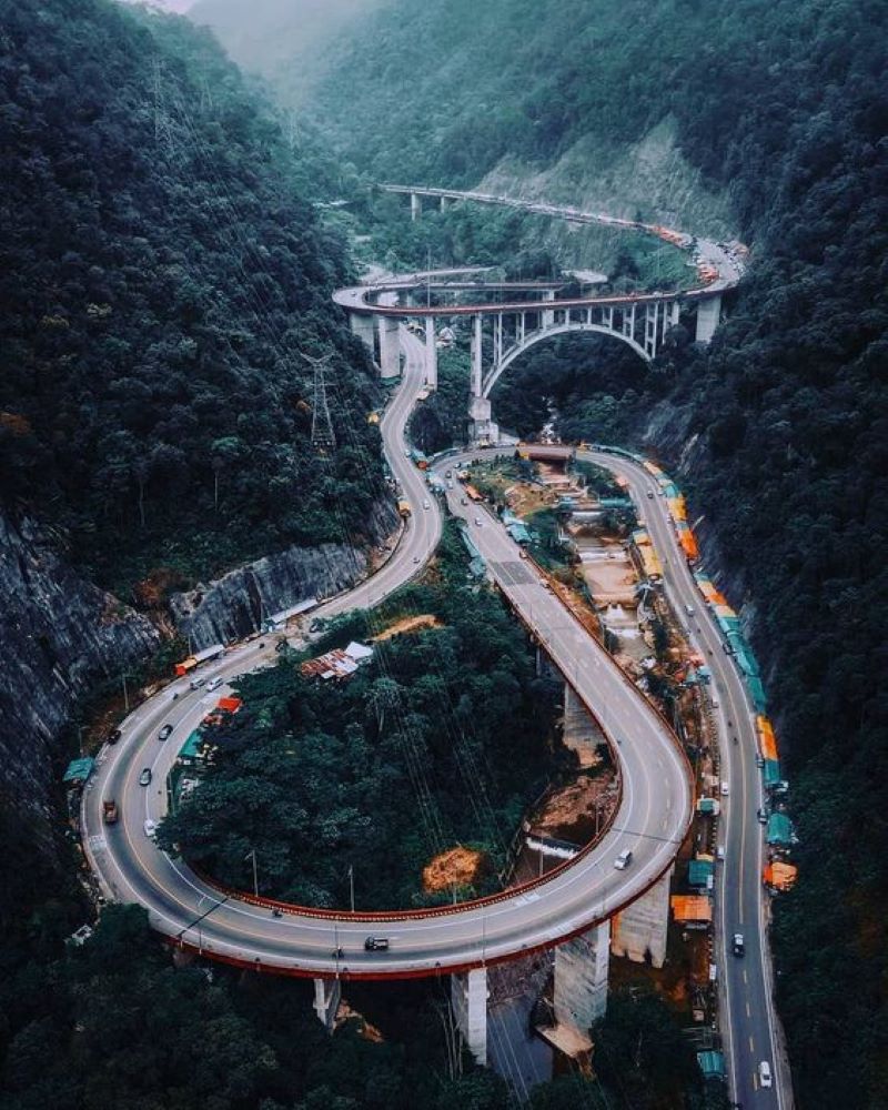 Jalan Kelok 9, Sumatera Barat.