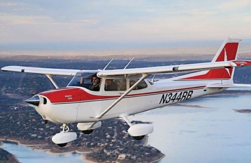 Ilustrasi Foto Cessna 172 Skyhawk.