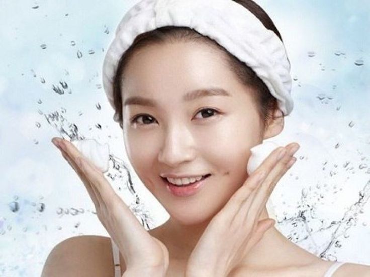 Ilustrasi orang pakai skincare. ( Foto dari pinterest )