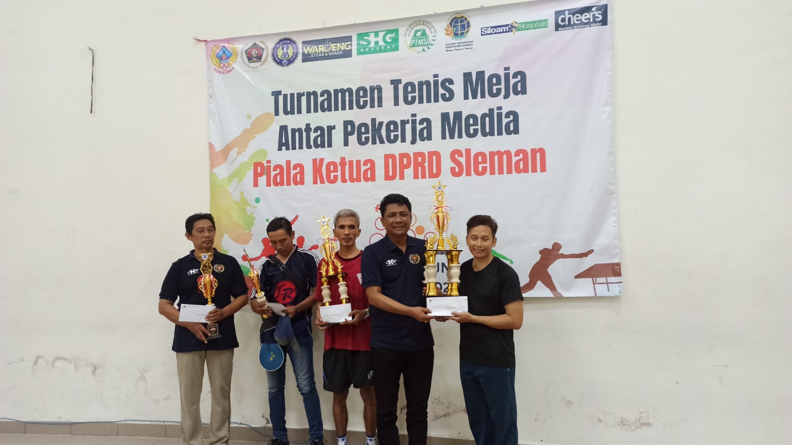 Doni Raih Juara Turnamen Tenis Meja Antar Pekerja Media SIWO PWI Sleman