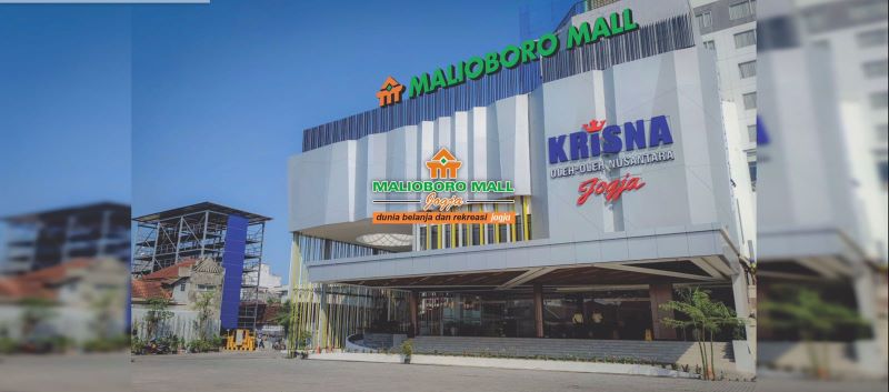 Perbedaan Mal Malioboro dengan Plaza Malioboro.
