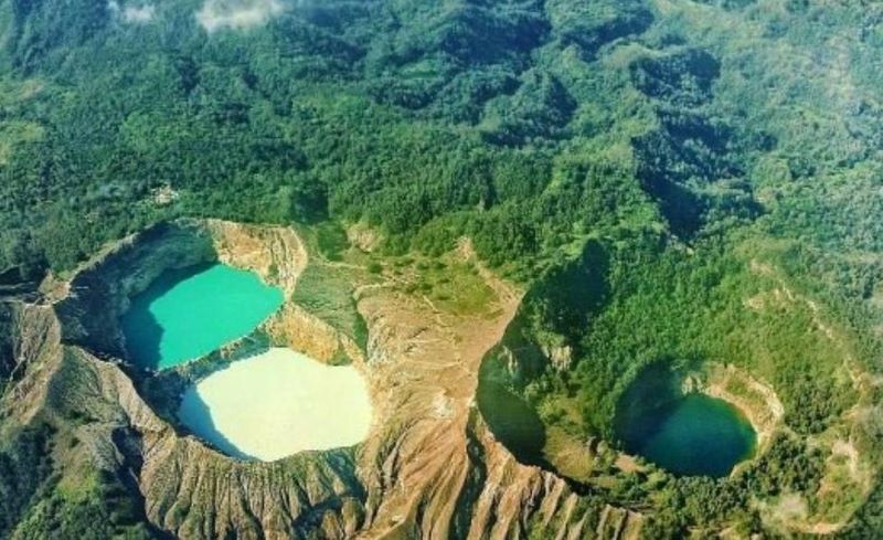 Danau Kelimutu, Kab. Ende, Provinsi Nusa Tenggara Timur.