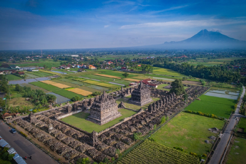 Pesona Candi Plaosan, Kabupaten Klaten, Jawa Tengah dilihat dari ketinggian.