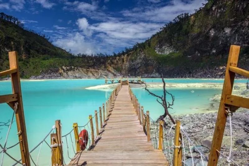Spot Foto Favorit Pengunjung di Kawah Putih Ciwidey.