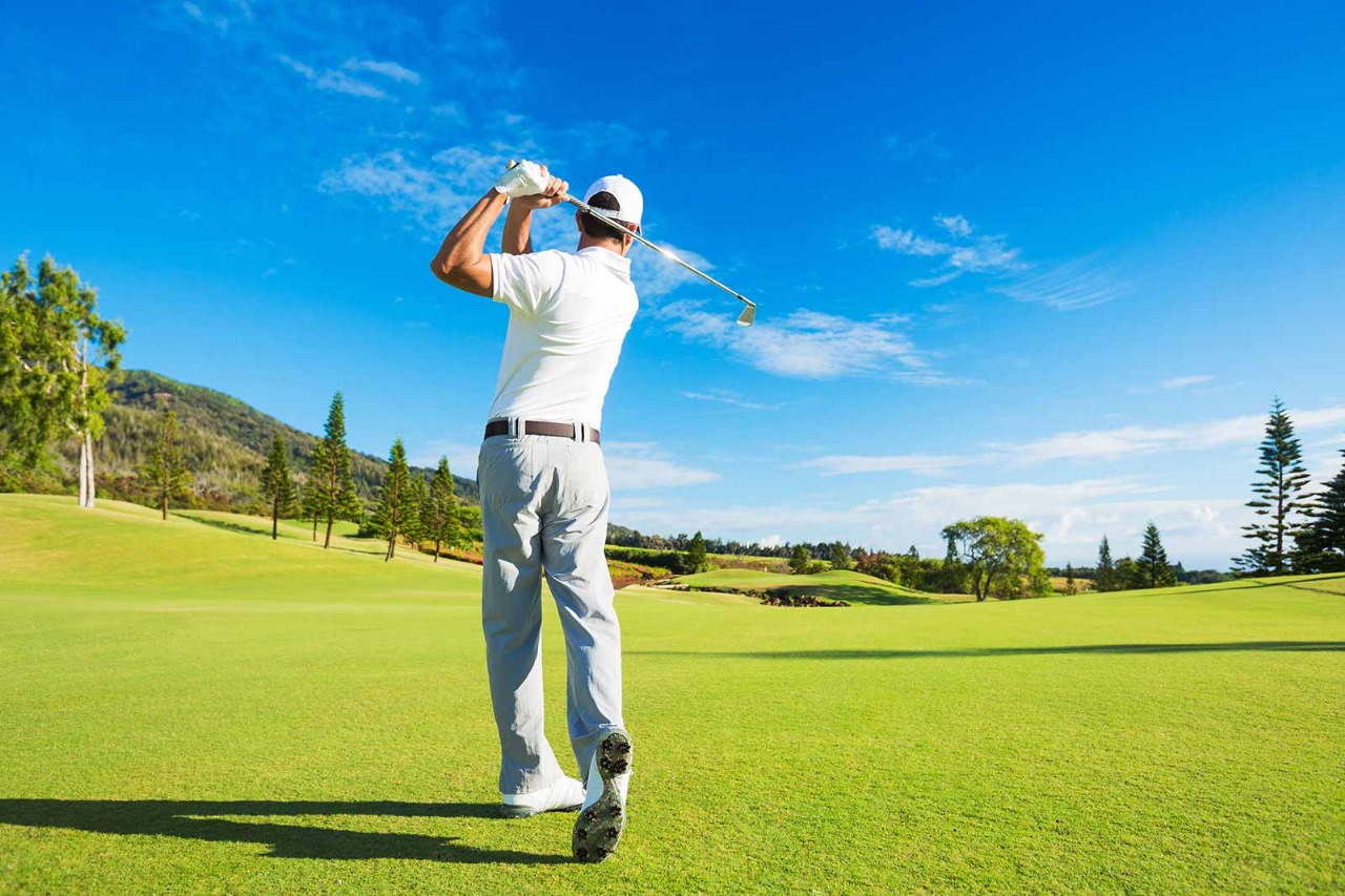 Ilustrasi bermain golf.