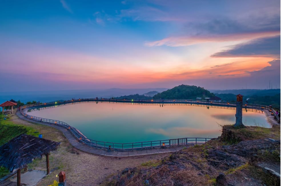 Embung Nglanggeran di Gunung Kidul.  (Wonderful Indonesia)