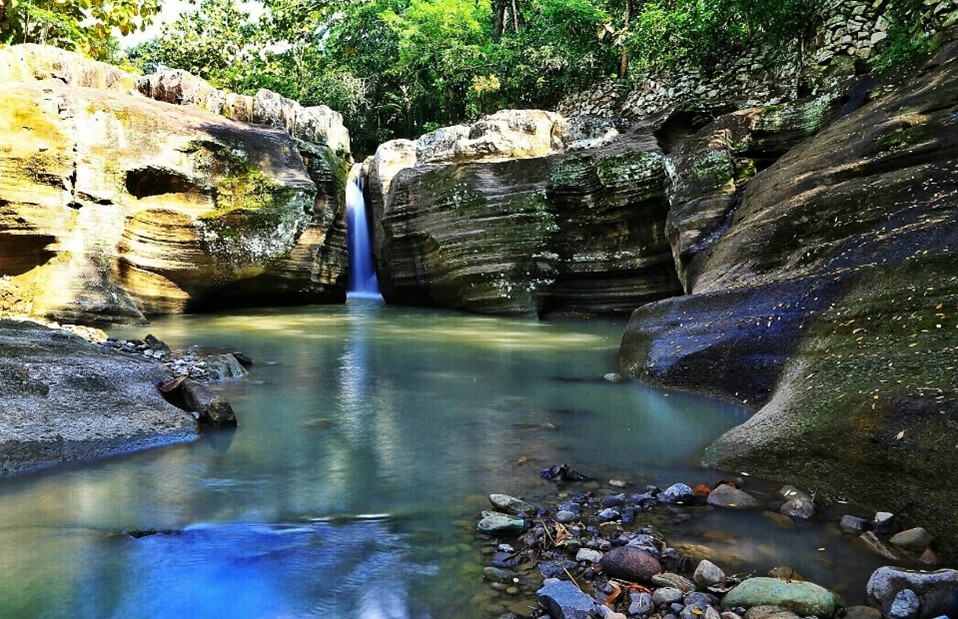 Keindahan Curug Luweng Sampang di Gunung Kidul.  (budaya.jogjaprov.go.id)