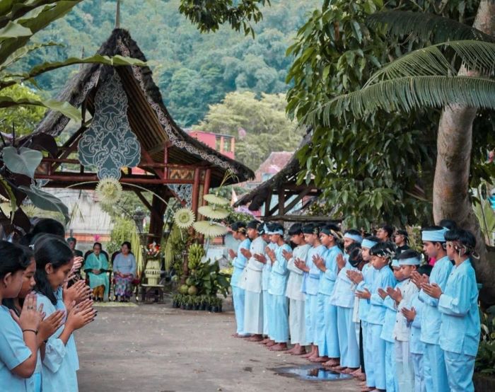 Upacara adat Seren Taun di Kuningan