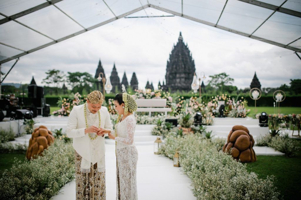 Pernikahan di Candi Prambanan.  (Avici Wedding Planner)