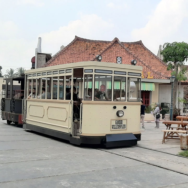 Kereta Tua Studio Alam Gamplong (salsawisata.com)