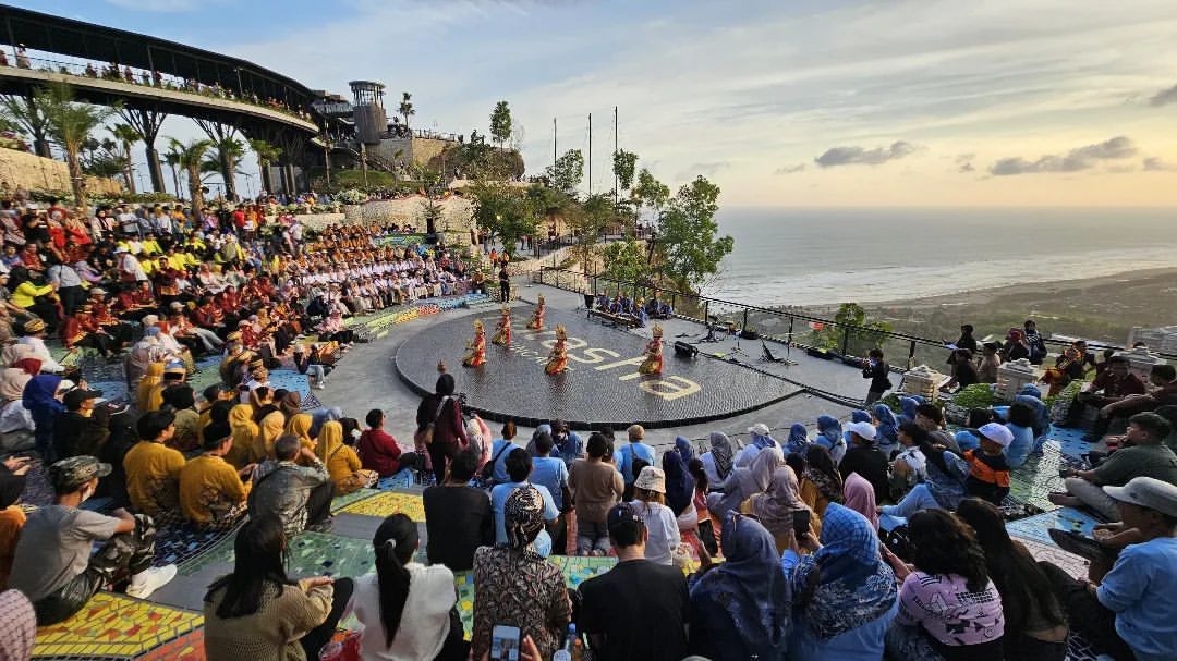 Pertunjukan Tari di Obelix Sea View (Instagram/belixseaview)