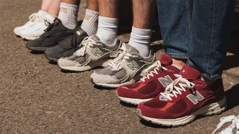 Brand Sepatu New Balance sedang banyak digandrungi generasi muda