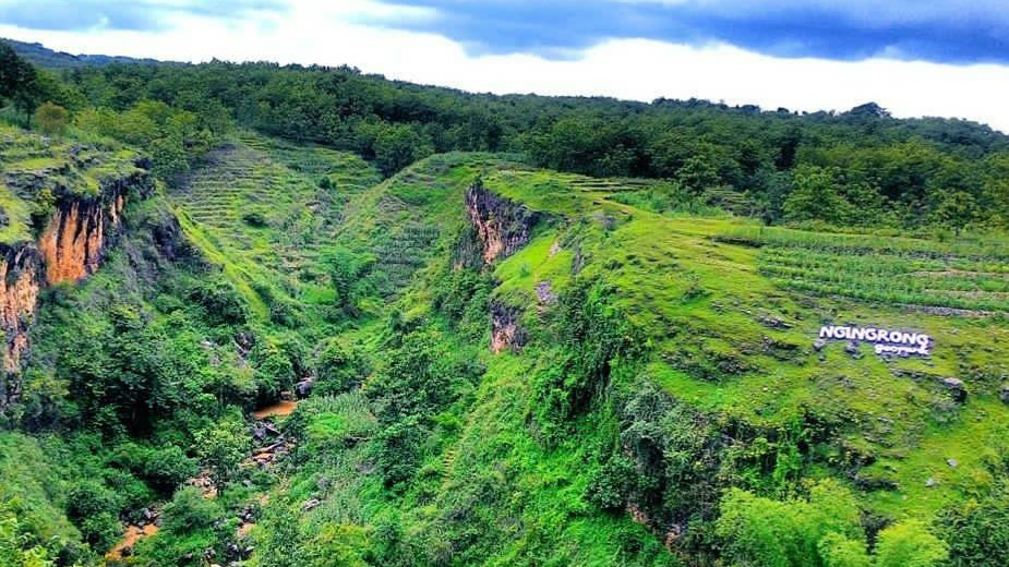 Lembah Ngingrong (piknikglobal.com)