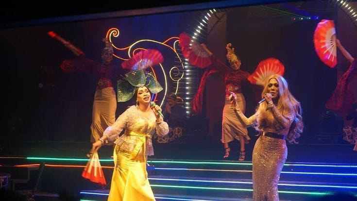 Raminten Cabaret Show (Pinterest)